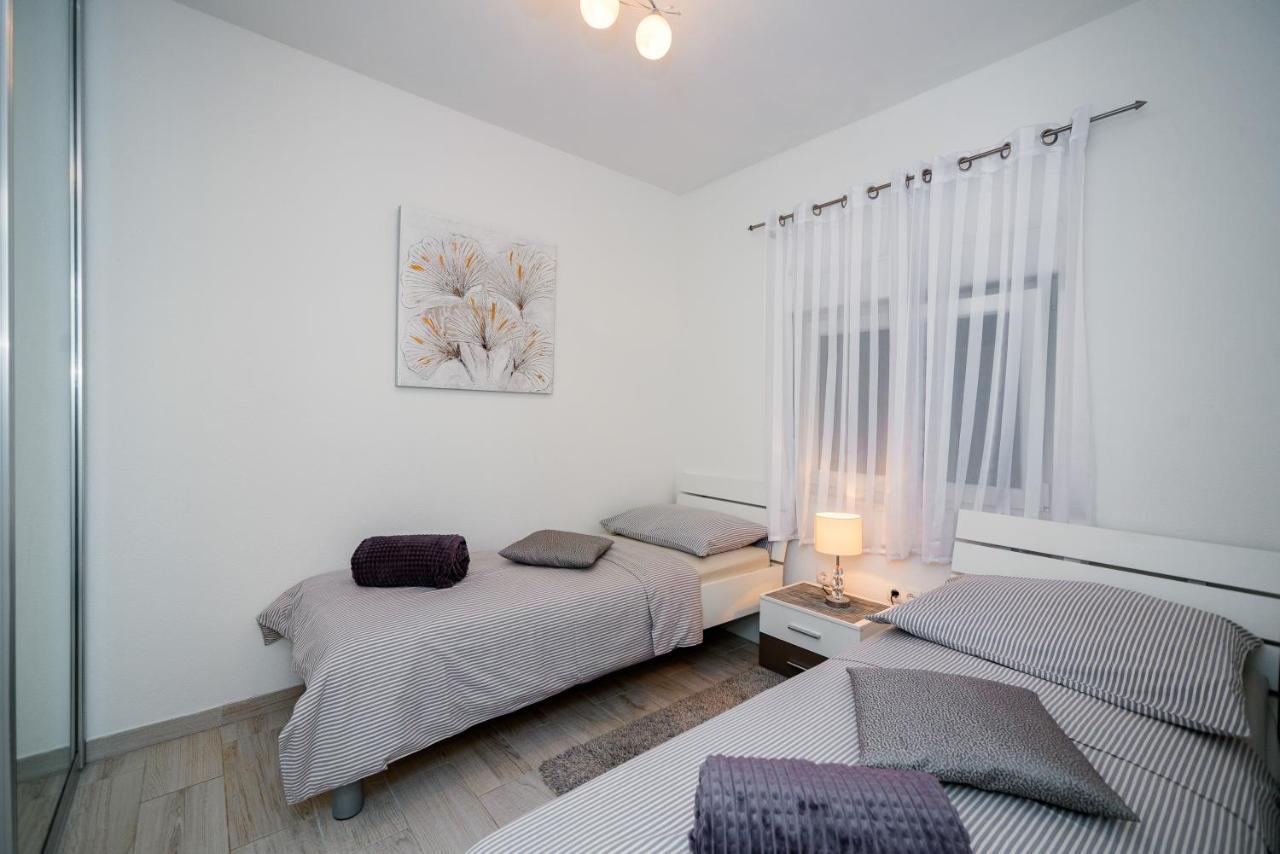 Villa Vruja Pisak Exteriör bild